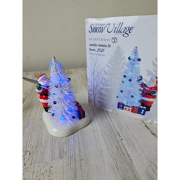 Dept 56 Santa comes town 2021 6007775 new tree light up - Picture 1 of 11